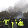 Người biểu tình Áo vàng tại thủ đô Paris, Pháp ngày 1/12/2018. (Nguồn: THX/TTXVN) 