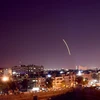 Tên lửa phòng không Syria được phóng lên bầu trời để đánh chặn tên lửa của Israel tấn công sân bay quốc tế Damascus tối 15/9. (Nguồn: THX/TTXVN) 