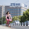 Logo Tập đoàn viễn thông ZTE của Trung Quốc trên một tòa văn phòng ở thành phố Thượng Hải. (Nguồn: AFP/TTXVN) 