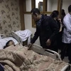 Đại sứ Việt Nam tại Ai Cập Trần Thành Công tới bệnh viện Al Haram để thăm hỏi, động viên các nạn nhân.(Nguồn: Vietnam+) 