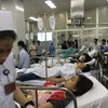 Nạn nhân trong vụ tai nạn thảm khốc ở Long An được cấp cứu tại Bệnh viện Chợ Rẫy Thành phố Hồ Chí Minh. (Ảnh: Đinh Hằng/TTXVN) 