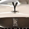 Biểu tượng Rolls-Royce trên xe Wraith Black Badge tại cửa hàng ở thủ đô London, Anh, ngày 9/1/2019. (Nguồn: AFP/ TTXVN) 