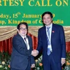 Tổng Thư ký, Chủ nhiệm Văn phòng Quốc hội Nguyễn Hạnh Phúc gặp Tổng Thư ký Quốc hội Campuchia Leng Peng Long. (Ảnh: Trọng Đức/TTXVN) 