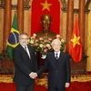 Chủ tịch nước Nguyễn Phú Trọng tiếp Ngài Fernando Aparício da Silva, Đại sứ Đặc mệnh toàn quyền Cộng hòa Liên bang Brazil tại Việt Nam đến trình Quốc thư. (Ảnh: Trí Dũng/ TTXVN) 