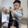 [Video] Thợ cắt tóc nhí 6 tuổi nổi tiếng khắp Trung Quốc