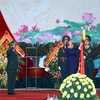Thủ tướng Nguyễn Xuân Phúc trao tặng Huân chương Quân công hạng Nhất của Chủ tịch nước cho lực lượng Bộ đội Biên phòng. (Ảnh: Thống Nhất/TTXVN) 