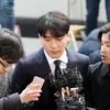 Ca sỹ Seung-ri tới sở cảnh sát ở Seoul, Hàn Quốc, ngày 14/3/2019. (Nguồn: Yonhap/TTXVN) 