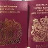 Hộ chiếu không có dòng chữ 'Liên minh châu Âu,' và hộ chiếu cũ. (Nguồn: PA) 