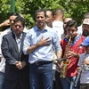 Thủ lĩnh đối lập Venezuela Juan Guaido (giữa). (Nguồn: AFP/TTXVN) 