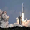 Tên lửa Falcon Heavy có lực đẩy mạnh trên 2,3 triệu kg, tương đương sức đẩy của khoảng 18 chiếc Boeing 747. (Nguồn: CBS) 