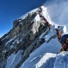 Dòng người leo núi xếp hàng chen chúc trên Everest. (Nguồn: AFP) 