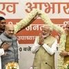 Chủ tịch Đảng Nhân dân Ấn Độ (BJP) Amit Shah (thứ 2, trái) và Thủ tướng Ấn Độ Narendra Modi (thứ 2, phải) tại buổi lễ tri ân sự đóng góp của các thành viên trong cuộc tổng tuyển cử của Ấn Độ tại New Delhi ngày 21/5/2019. (Nguồn: AFP/TTXVN) 