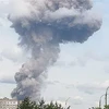 Khói bốc lên từ hiện trường vụ nổ nhà máy sản xuất thuốc nổ Kristall tại Dzerzhinsk, Nga, ngày 1/6/2019. (Nguồn: Sputnik/TTXVN) 
