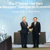 Phó Thủ tướng Vương Đình Huệ và Phó Thủ tướng Hàn Quốc Hong Nam Ki. (Ảnh: Mạnh Hùng/TTXVN) 