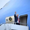 Tổng thống Mỹ Donald Trump lên chiếc chuyên cơ Không lực Một ở căn cứ không quân Osan tại Pyeongtaek, Hàn Quốc để về nước ngày 30/6/2019. (Ảnh: AFP/TTXVN)