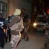 Cảnh sát trong một chiến dịch truy quét các đối tượng tình nghi có liên quan đến IS tại Adana, Thổ Nhĩ Kỳ. (Nguồn: AFP/TTXVN) 