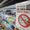 Một bảng thông báo về việc siêu thị ở Hàn Quốc không bán hàng Nhật Bản nhằm trả đũa quyết định của Tokyo hạn chế xuất khẩu mặt hàng công nghệ cao cho Seoul. (Nguồn: AFP/TTXVN) 