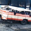 Chiếc xe buýt bị hư hại nghiêm trọng sau vụ tại nạn tại tỉnh Isfahan, miền Trung Iran ngày 16/7/2019. (Nguồn: IRNA/TTXVN) 