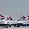 Máy bay của hãng hàng không British Airways đỗ tại sân bay Heathrow ở London, Anh. (Nguồn: AFP/TTXVN)