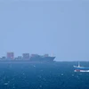 Tàu chở dầu hướng vào eo biển Hormuz ở ngoài khơi Khasab ở Oman. (Nguồn: AFP/TTXVN) 