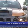 [Video] Muốn thể hiện, tài xế xe bán tải lấn làn, chèn ép xe khác