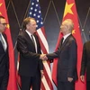 Bộ trưởng Tài chính Mỹ Steven Mnuchin (trái), Đại diện Thương mại Mỹ Robert Lighthizer (thứ 2, trái) trong vòng đàm phán thương mại với Phó Thủ tướng Trung Quốc Lưu Hạc (thứ 2, phải) ở Thượng Hải, ngày 31/7/2019. (Nguồn: AFP/TTXVN) 