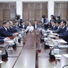 Tổng thống Hàn Quốc Moon Jae-in (thứ 3, trái) chủ trì cuộc họp ở Seoul ngày 5/8/2019. (Nguồn: Yonhap/TTXVN) 