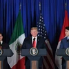 Tổng thống Mexico Enrique Pena Nieto (trái), Tổng thống Mỹ Donald Trump (giữa) và Thủ tướng Canada Justin Trudeau (phải) tại cuộc họp báo sau lễ ký Hiệp định USMCA tại Buenos Aires, Argentina ngày 30/11/2018. (Nguồn: AFP/TTXVN) 