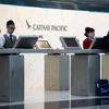 Quầy làm thủ tục của hãng hàng không Cathay Pacific tại sân bay quốc tế Hong Kong, Trung Quốc. (Nguồn: AFP/TTXVN) 