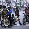 Binh sỹ Ấn Độ siết chặt an ninh tại thủ phủ mùa đông Jammu thuộc bang Jammu-Kashmir thuộc quyền kiểm soát của nước này, ngày 5/8/2019. (Nguồn: AFP/TTXVN) 