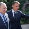 Tổng thống Nga Vladimir Putin (trái) and Tổng thống Pháp Emmanuel Macron. (Nguồn: TASS) 