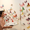 Trung tâm Văn hóa Hàn Quốc đã khai mạc triển lãm giao lưu mỹ thuật Hàn-Việt với chủ đề 'Hóa thành bươm bướm' của họa sỹ Ahn Yun Mo (Hàn Quốc). (Ảnh: Thanh Tùng/TTXVN)