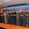 Các quan chức 10 nước thành viên ASEAN và Hàn Quốc. (Nguồn: TTXVN) 