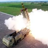 Vụ phóng thử hệ thống rocket đa nòng cỡ siêu lớn mới của Triều Tiên tại một địa điểm bí mật ngày 24/8/2019. (Nguồn: AFP/TTXVN) 