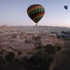 Các chuyến du hành bằng khinh khí cầu tại Luxor vào mỗi sáng bình minh cũng là điểm nhấn thu hút khách du lịch trải nghiệm khi đến thăm tỉnh này. (Nguồn: AFP/Getty Images) 