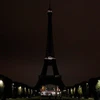 Khoảnh khắc Tháp Eiffel tắt đèn tưởng nhớ ông Jacques Chirac