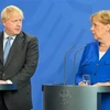 Thủ tướng Anh Boris Johnson (trái) và Thủ tướng Đức Angela Merkel trong cuộc họp báo chung tại Berlin (Đức) ngày 21/8/2019. (Nguồn: THX/TTXVN) 