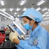 Công nhân làm việc tại Công ty Trách nhiệm hữu hạn Young Poong Electronics VINA, vốn đầu tư của Hàn Quốc. (Ảnh: Danh Lam/TTXVN) 