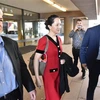 Bà Mạnh Vãn Châu (giữa) rời khỏi Tòa án Tối cao tỉnh British Columbia, Canada ngày 1/10/2019. (Nguồn: AFP/TTXVN) 
