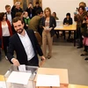 Ứng cử viên của đảng Nhân dân (PP) bảo thủ Pablo Casado bỏ phiếu tại một địa điểm bầu cử ở Madrid, ngày 10/11/2019. (Nguồn: AFP/TTXVN) 