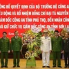 Ban Giám đốc Công an tỉnh Sơn La tặng hoa chúc mừng Đại tá Nguyễn Ngọc Vân. (Nguồn: TTXVN)