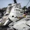 Xác máy bay MH17 của Hãng hàng không Malaysia Airlines bị bắn rơi gần làng Grabove, cách Donetsk, miền Đông Ukraine khoảng 80km, tháng 9/2014. (Nguồn: AFP/TTXVN) 