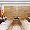 Nhà lãnh đạo Triều Tiên Kim Jong-un (giữa) chủ trì Hội nghị Bộ Chính trị Ban chấp hành Trung ương Đảng Lao động Triều Tiên tại Bình Nhưỡng ngày 10/4/2019. (Nguồn: AFP/TTXVN) 