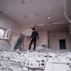 Hiện trường đổ nát sau một vụ không kích tại làng al-Haraki, tỉnh Idlib, Syria, ngày 1/12/2019. (Nguồn: AFP/TTXVN) 