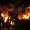Người biểu tình đốt phá phong tỏa một tuyến đường ở thành phố Sidon, miền Nam Liban, ngày 17/12. (Nguồn: AFP/TTXVN) 