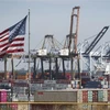 Hàng hóa Trung Quốc và các nước châu Á chờ bốc dỡ tại cảng Long Beach, Los Angeles, Mỹ, ngày 14/9/2019. (Nguồn: AFP/ TTXVN) 