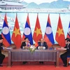 Hai Thủ tướng Việt Nam-Lào đồng chủ trì kỳ họp Ủy ban liên Chính phủ