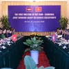 Thứ trưởng Bộ Ngoại giao Lê Hoài Trung và Quốc Vụ khanh Bộ Nội vụ Campuchia Sok Phal đồng chủ trì họp nhóm công tác hỗn hợp về biên giới đất liền vòng 1 giữa hai nước. (Ảnh: Lâm Khánh/TTXVN) 