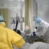 Điều trị cho bệnh nhân nhiễm chủng virus corona mới tại bệnh viện ở thành phố Trùng Khánh, miền Tây Nam Trung Quốc ngày 1/2/2020. (Nguồn: THX/TTXVN) 