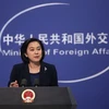 Người phát ngôn Bộ Ngoại giao Trung Quốc Hoa Xuân Oánh phát biểu tại cuộc họp báo ở Bắc Kinh. (Nguồn: EPA/TTXVN) 